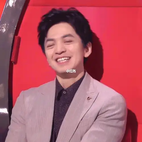 李健我也不想心动哎可是他对我笑哎