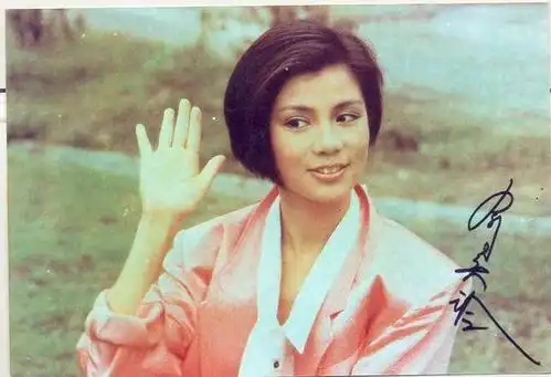 翁美玲在香港去世,却为什么却葬在英国?