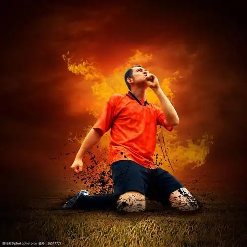 跪在地上的足球运动员图片图片-图行天下图库