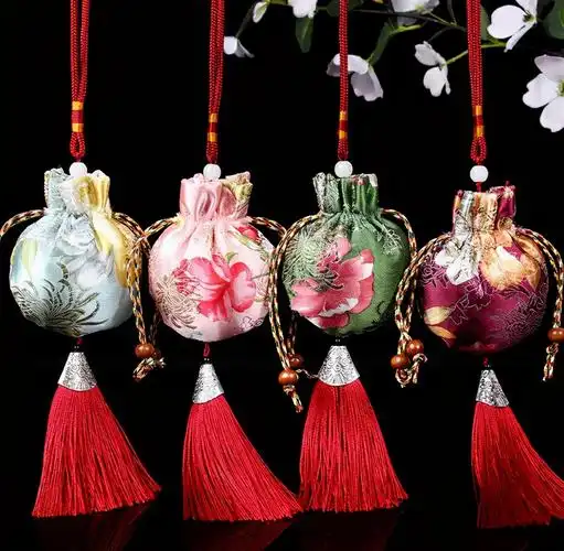 佩香囊,衣轻任好风