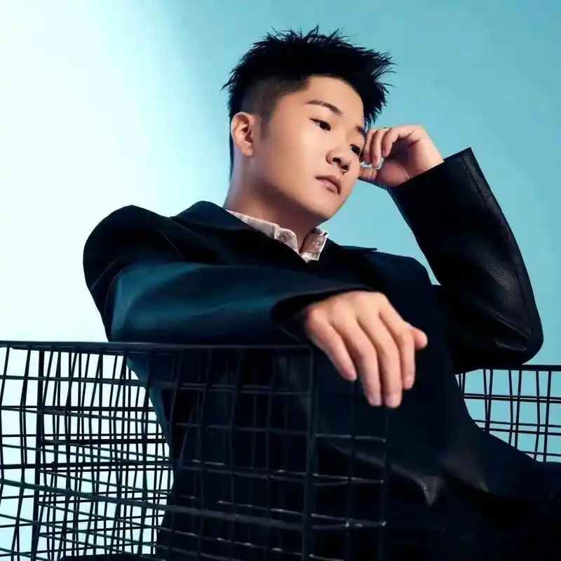 大家想要白头像的可以找我@白小白99 @罗聪 - 抖音