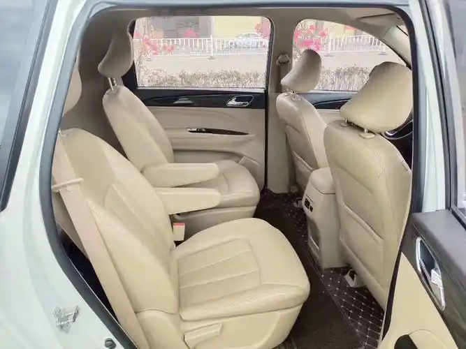 宝骏730空间大,动力足,好开,适合家用