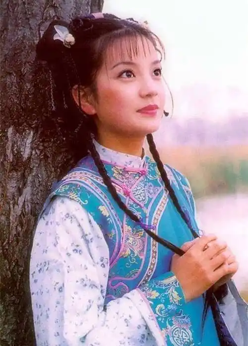 小燕子,是琼瑶经典古装电视剧《 a target="_blank" href="/item/还珠