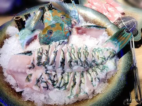 青衣鱼,很特别的鱼种,非常新鲜 除了上面的两尾鱼