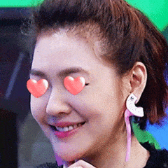 小s眯眼超宣你的爱心眼gif动图_动态图_表情包下载_soogif