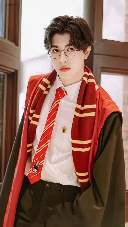 尹浩宇超话92#into1尹浩宇混血神颜门面ace#07#int