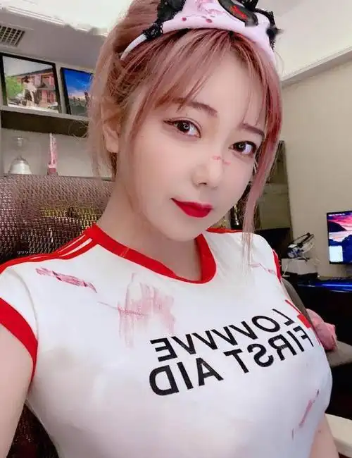 刘飞儿首次吐露心声,最大愿望是一家团圆,聊天记录很心酸_直播