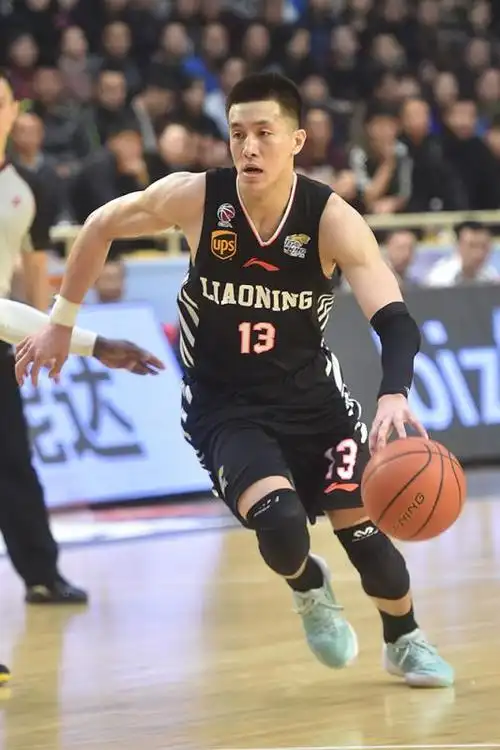 图:辽宁队球员郭艾伦率先被选入中国男篮蓝队资料图片