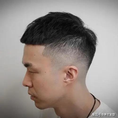 男生"两边铲"发型这样剪才帅气!夏天留好这4款,时尚干净显精神