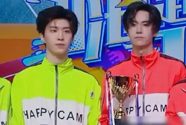 王一博范丞丞被捆绑营销服装造型相似范丞丞完胜网友却不买账