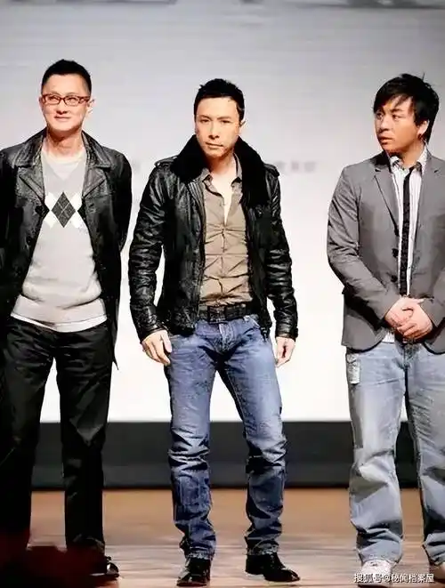 戳穿甄子丹的人则是另一位男星谢霆锋,他的官方身高有一米七四.