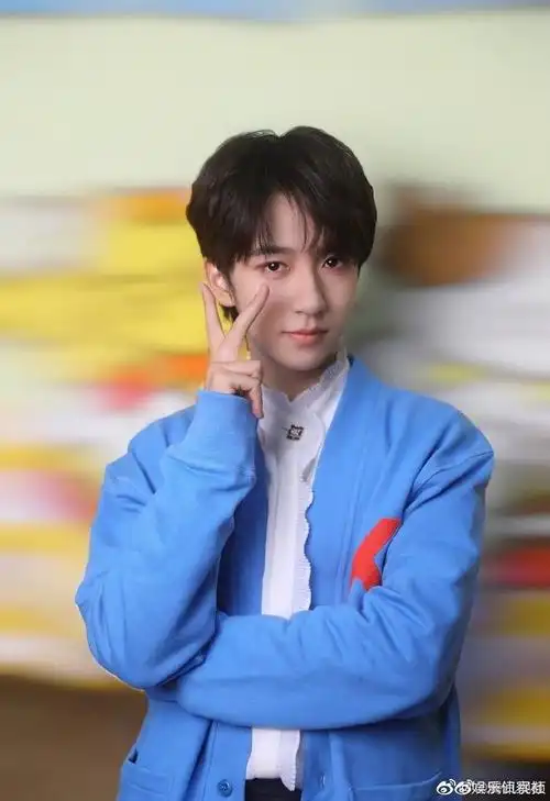 刘耀文好有心卡点晒出与贺峻霖的合照祝福他生日快乐