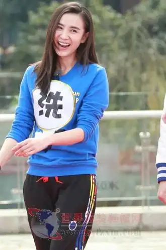 宋佳亮相奔跑吧兄弟穿衣造型零出错