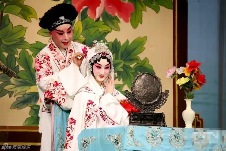 组图:国粹舞台上的白娘子 美丽多情功夫了得_高清图集_新浪网