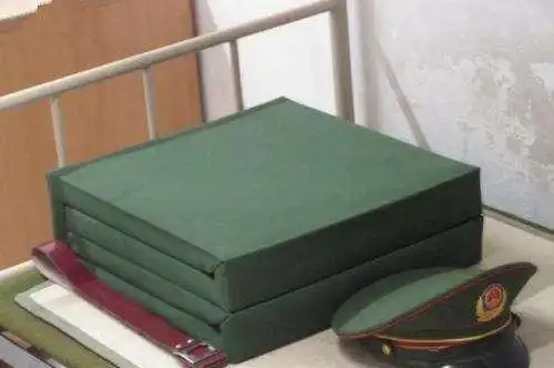 解放军两技能:叠被子,踢正步!美国偷偷模仿,结果如何?