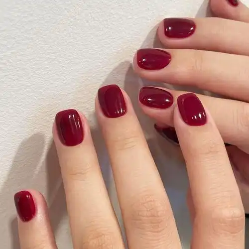 新年红色方圆形短指甲美甲图片