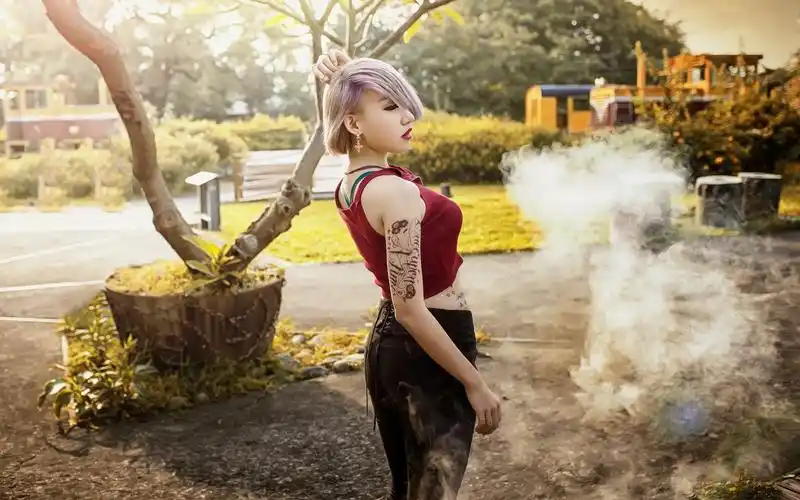 短发亚洲女孩,纹身 壁纸