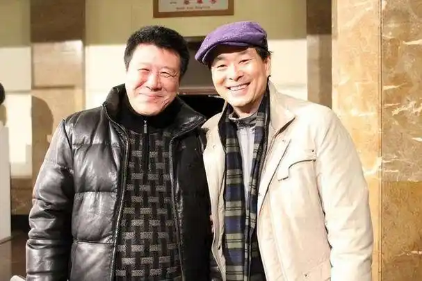 著名演员吕凉父亲母亲先后早逝北方汉子当上海女婿幸福吗