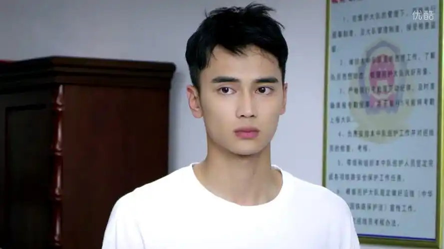 如何评论演员高旻睿