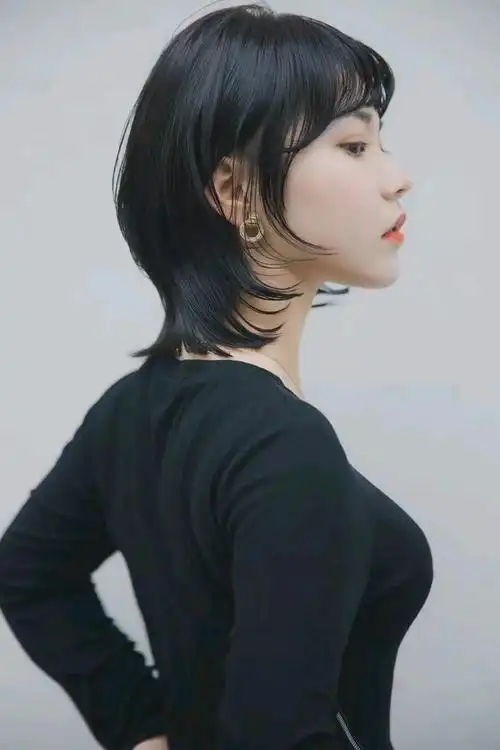 白发阿姨做纹理短发年轻女生做狼尾发型效果都很美