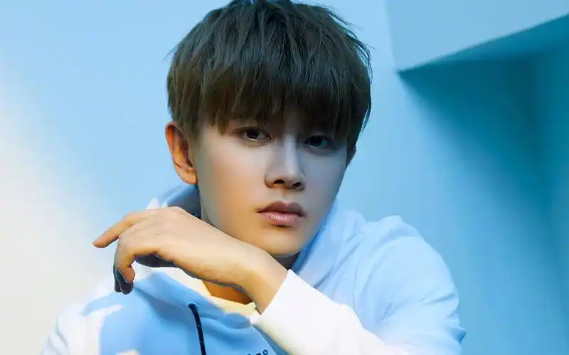 大陆明星,时尚,高清,帅气,休闲,任嘉伦,壁纸,1920x1200