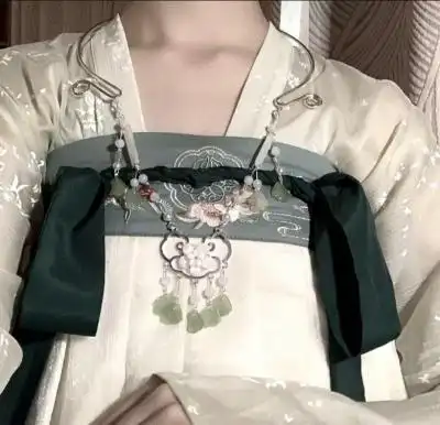 收集   点赞  评论  汉服不露脸女生头像 0 14 旧日沐阳  发布到