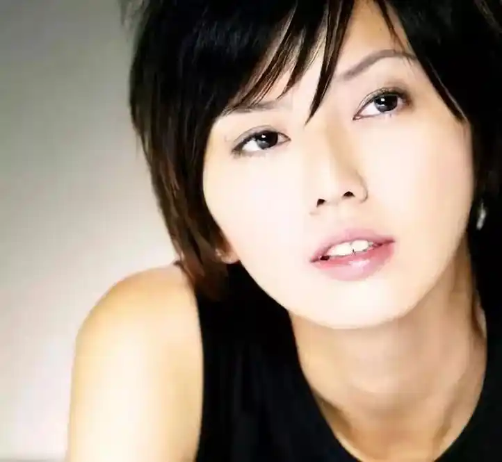 冷门歌手孙燕姿当年到底有多热门?一出道就夺走了周杰伦的新人奖