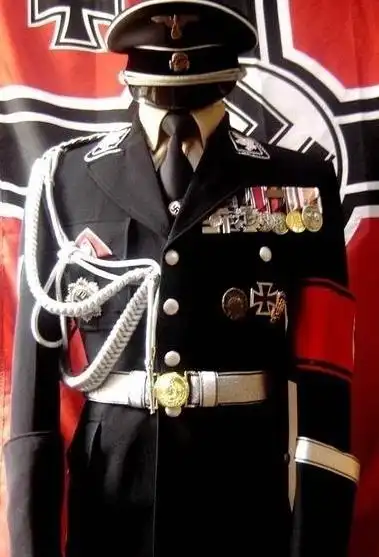 二战时期的德国军队分为党卫军,国防军,警察部队等,因此军装制服也是