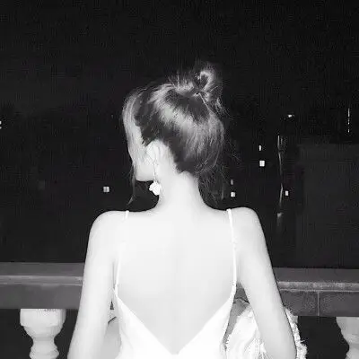 洝大人 黑白侧脸背影女头