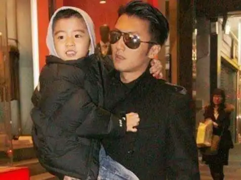 张柏芝四胎月子餐照片曝光,谢霆锋带走儿子引关注,网友议论纷纷