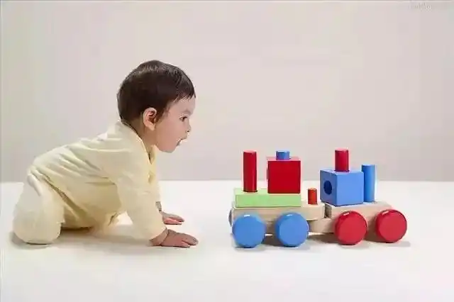 如何让宝宝学习爬行看我这篇就够