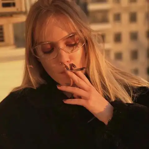 吸烟女生快手头像霸气 我有_女生头像_我要个性网