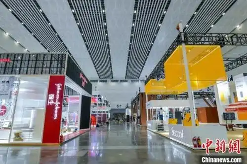 首届中国国际消费品博览会参展展品陆续上架