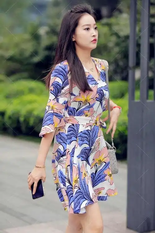 印花裙依然是"主角",清新优雅又大方,穿着时尚又靓丽|裙装|裙子|雪纺