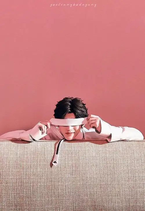 蔡徐坤粉色写真引网友热议 吸睛实力不容小觑|唱片|古典乐|音乐专辑