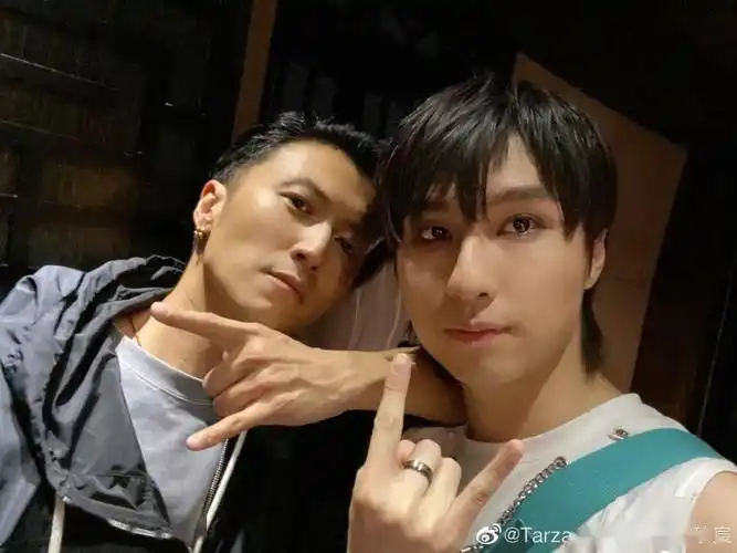 谢霆锋捧场tarzan泰山乐队vaslive