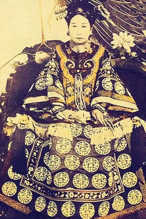 年轻时候的慈禧有多美一生经历过多少奢华蕴藏多少秘密