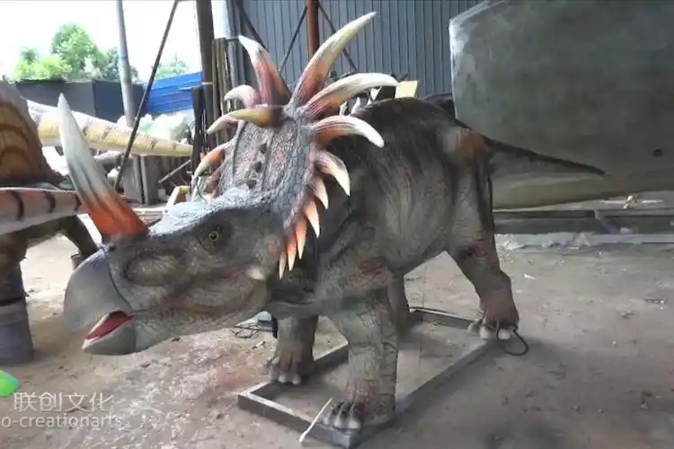 戟龙刺盾角龙机械硅胶电动仿真恐龙雕塑模型