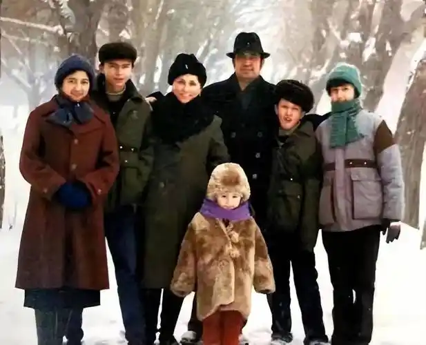 尼格买提:娶旅游认识的女孩,结婚9年无儿无女,他在追求什么?