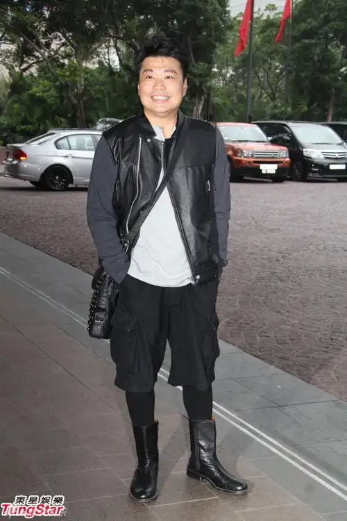 钱嘉乐婚宴成龙洪金宝道贺新郎摸孕妻大肚晒幸福图