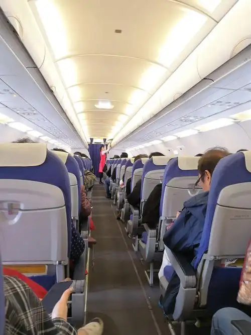 深航好小,就这么点大,哈哈哈…第一次坐这么小的飞机