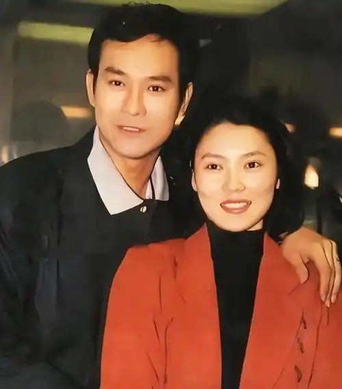 回顾郑少秋大女儿逝世现任妻子回应他们会全力配合卢慧茹