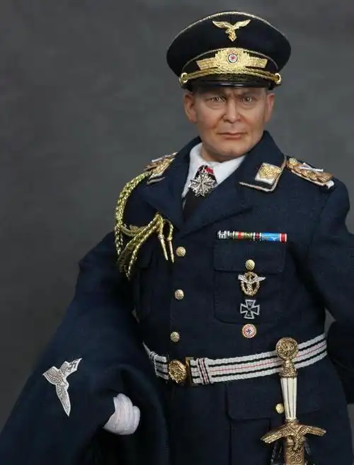 二战中的德国胖子元帅年轻时相当英俊而且还是王牌飞行员