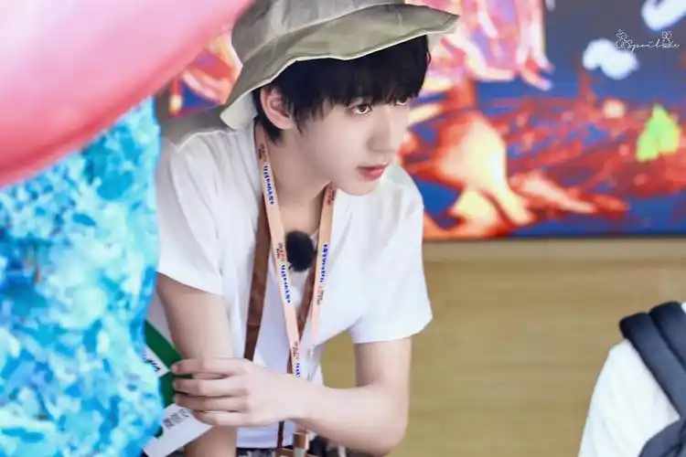 08 spoilu丨贺峻霖 - 堆糖,美图壁纸兴趣社区