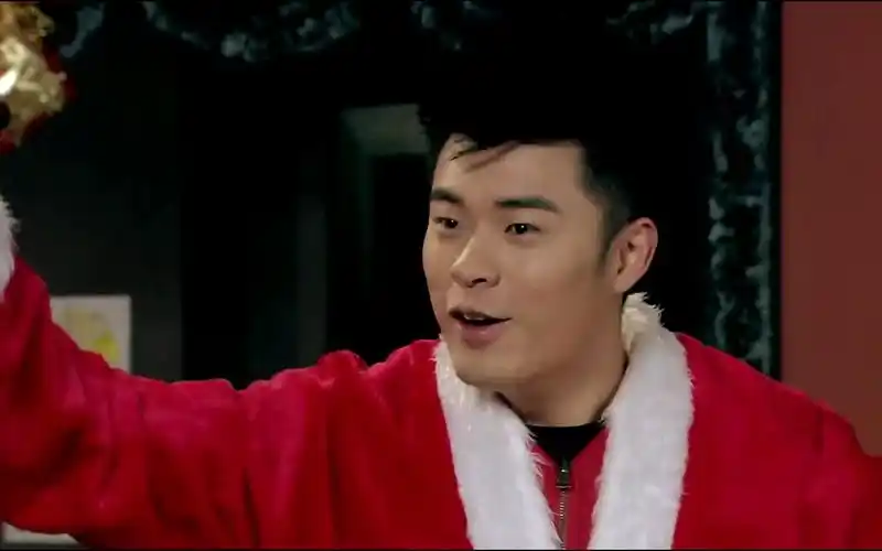 后来啊,陈赫演什么都像那个不敢表达爱意的曾小贤,却唯独在第五季演了