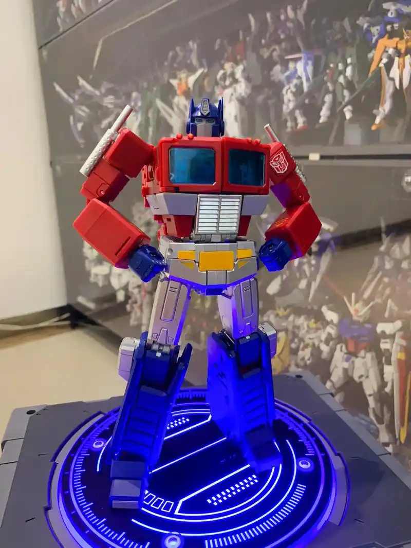 变形金刚 #擎天柱 # - 抖音