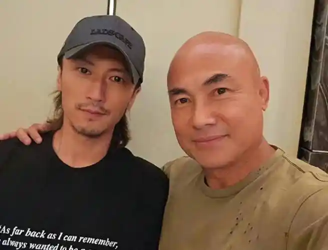 谢霆锋陪父亲谢贤聚餐,86岁谢贤跳恰恰舞,老当益壮!_网友_氛围_车子