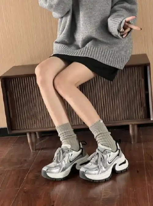 未来科技感的赵露思同款老爹鞋