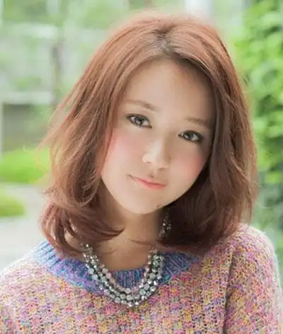 短发梨花烫发型图片 做甜美百变小天后