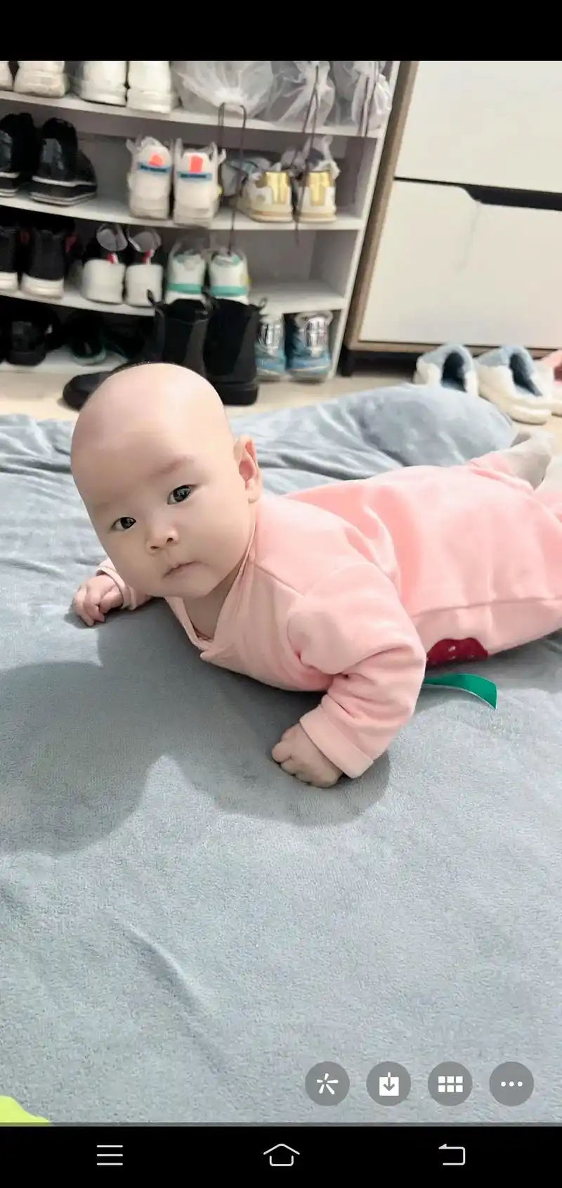 我家三个多月的孙宝宝,剃了个光光头,真可爱!孙宝宝成长照片! - 抖音